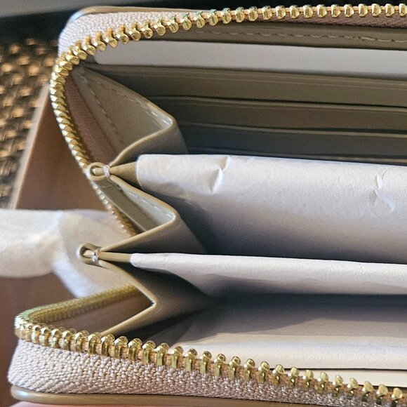 Coach Long Zip Around Wallet In Signature Canvas - Boxed - NWT - Picture 12 of 13